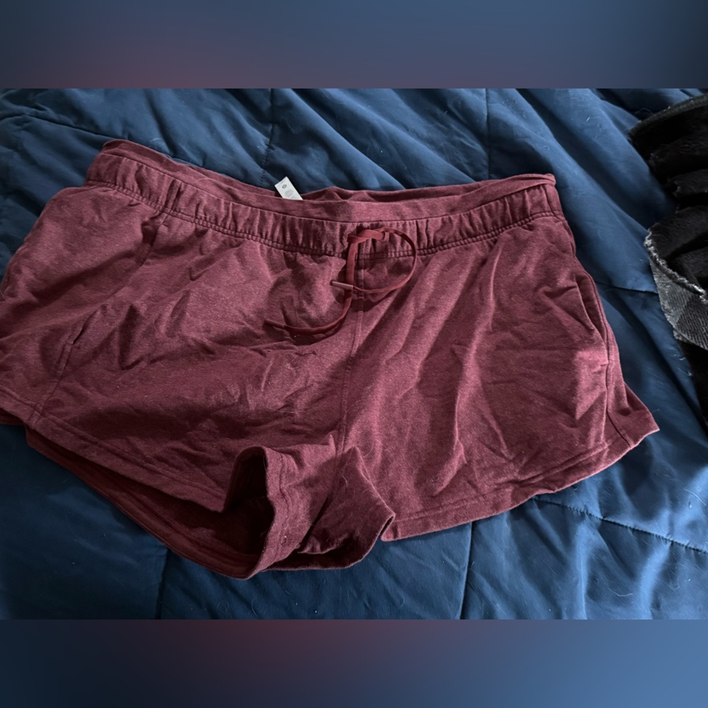 Lululemon inner glow high rise short